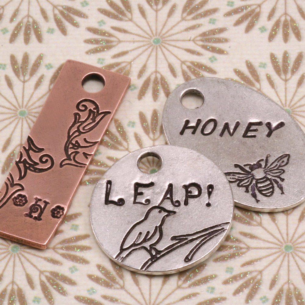 Metal Stamping Blanks Copper Plated Pewter Oval Bee Pendant, 16g